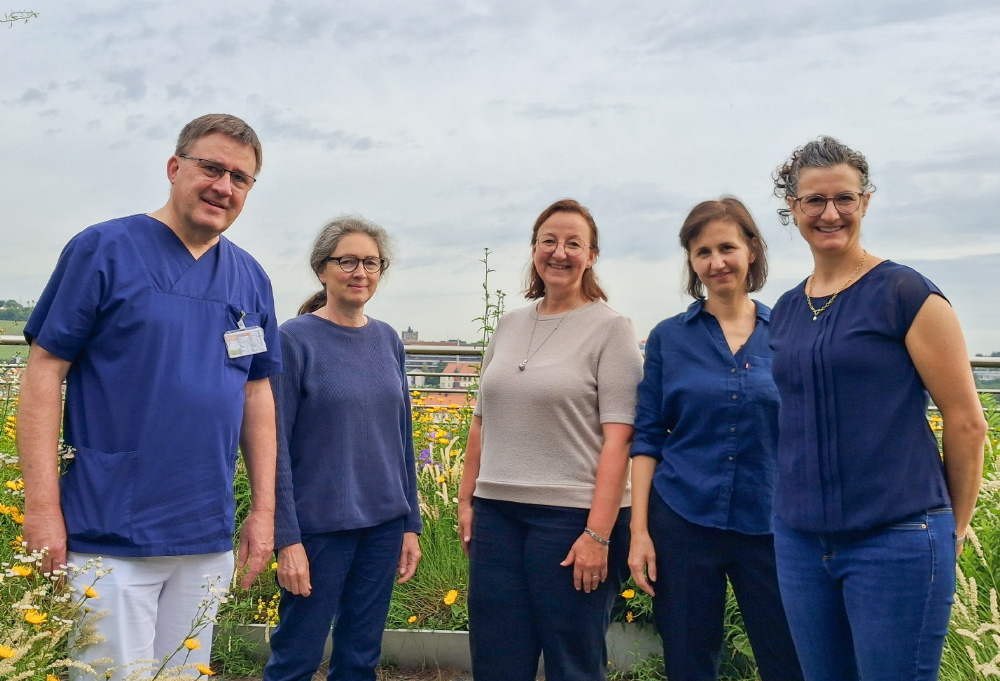 Representatives of the study team at Universitätsklinikum Würzburg together with members of the BIRD-Lasers4Life team. 