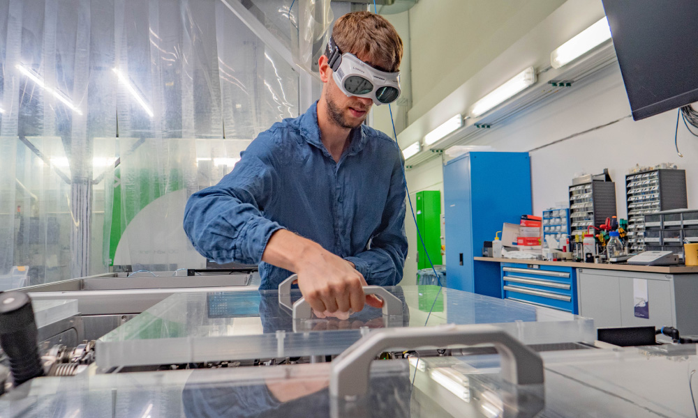 L.Gatto working in the laboratory